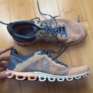 ON CLOUD Women's Cloudflow Peach/Gray Running Shoes